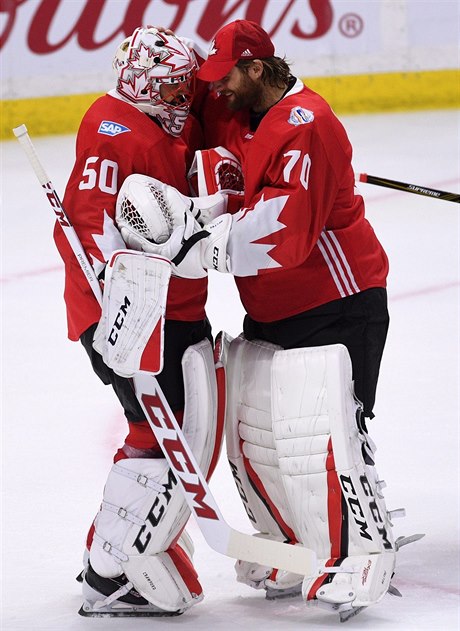 Corey Crawford (vlevo) a Braden Holtby, brankáské duo Kanady.