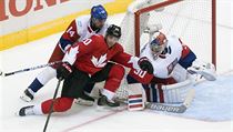 John Tavares (20) a Tomáš Plekanec před českým brankářem Michalem Neuvirthem. | na serveru Lidovky.cz | aktuální zprávy
