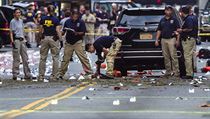 Pracovnci FBI prohledvaj msto sobotn exploze na Manhattanu.