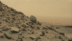 Nejnovjí snímky Marsu od Curiosity: Pevis s vrstvami hornin v regionu...