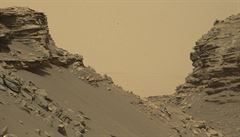 Nejnovjí snímky Marsu od Curiosity: Skalnaté vrstvené výstupky a geologické...