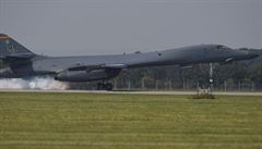 Americký bombardér B-1B Lancer pistál na Dnech NATO