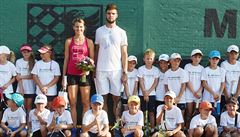 Tenisté Lucie afáová a Jií Veselý se zúastnili náboru mladých tenist.