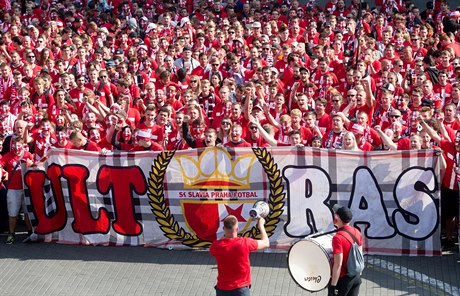 Fanouci Slavie se mohou radovat. Stadion v Edenu u zase bude patit klubu.