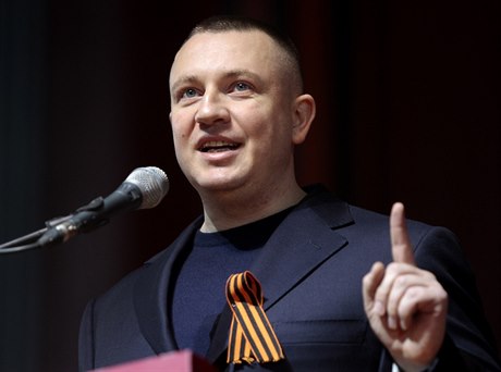 Lídr radikální organizace Oplot Jevgenij ilin mluví v roce 2014 na podporu...