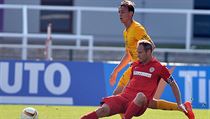 Dukla Praha - Zbrojovka Brno. Zleva Daniel Tetour z Dukly a Jan Polk ze...