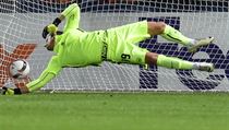 Slovan Liberec - PAOK Solu. Brank Slovanu Martin Dbravka inkasuje.