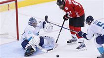 Kanadský hráč Joe Thornton proti Jaroslavu Halákovi v bráně | na serveru Lidovky.cz | aktuální zprávy