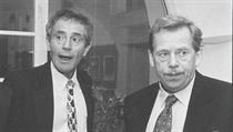 Jan Tříska, Václav Havel (zleva) po premiéře Havlovy hry v Divadle na Zábradlí. | na serveru Lidovky.cz | aktuální zprávy