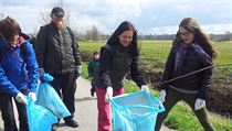 Do projektu Ukliďme Česko se zapojují dospělí i děti. | na serveru Lidovky.cz | aktuální zprávy