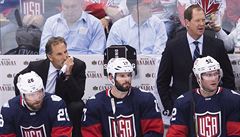 John Tortorella (vlevo) a jeho asistent Phil Housley na americké stídace.