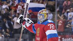 Sergej Bobrovskij slaví vítzství nad Finskem.