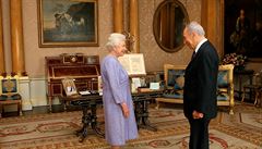 Nkdejí izraelský prezident spolu s britskou královnou Albtou II.
