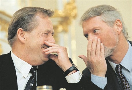 Václav Havel se svým tiskovým mluvím Ladislavem pakem.