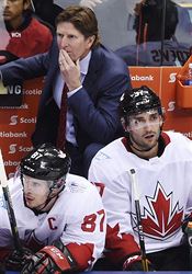 Účast hokejistů NHL na olympiádě v Pchjongčchangu? Záleží na penězích Mike Babcock a kanadská střídačka hvězd (zleva): Marchand, Crosby, Bergeron a... | na serveru Lidovky.cz | aktuální zprávy