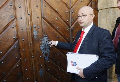Podle Jaroslavy Kopivy stojí ped pedraenými armádními nákupy bývalý ministr obrany Martin Barták.