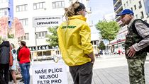 20. z uspodalo hnut Greenpeace protest proti plnovanmu prodlouen...