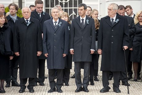 Milo Zeman a Václav Klaus pi pietním ceremoniálu na Bratislavském hrad