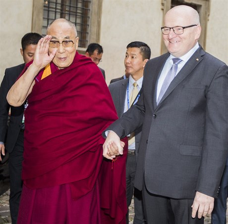 Ministr kultury Daniel Herman se seel s tibetským duchovním vdcem dalajlamou.