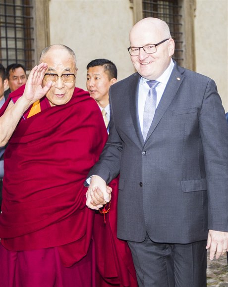 Ministr kultury Daniel Herman se seel s tibetským duchovním vdcem dalajlamou.