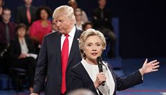 Hillary Clintonová a Donald J. Trump bhem druhé prezidentské debaty v...