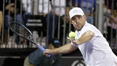 Andy Roddick se soustedí na odpal míku bhem akce World Team tennis...