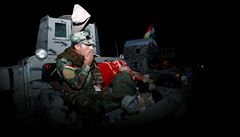 Kurdský voják ped zahájením útoku na Mosul