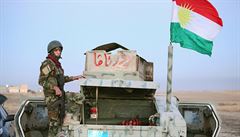 Kurdský voják ped vypuknutím ofenzivy za znovuzískání msta Mosul z rukou IS