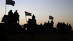 Kurdtí bojovnící tsn ped zahájením ofenzívy na msto Mosul