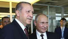 Turecký prezident Recep Tayyip Erdogan a jeho ruský protjek Vladimir Putin po...