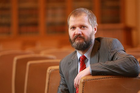 Rektorem Karlovy univerzity byl znovuzvolen souasný éf koly Václav Hampl.