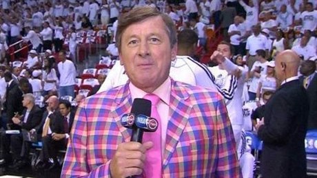 Reportér Craig Sager ve výrazném saku