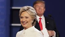 Hillary Clintonová po debatě odchází z pódia. | na serveru Lidovky.cz | aktuální zprávy