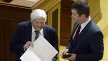 Pamětník holokaustu Jiří Brady (vlevo) převzal 27. října v Praze v Poslanecké... | na serveru Lidovky.cz | aktuální zprávy