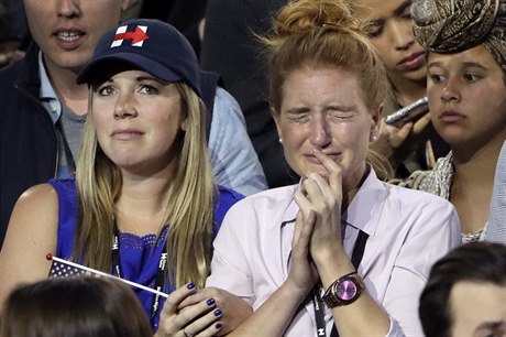 Breící píznivci Hillary Clintonové.