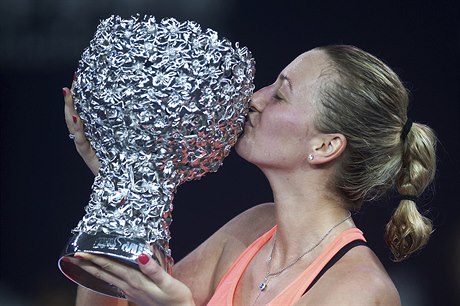 Petra Kvitová se raduje z triumfu na Elite Trophy.