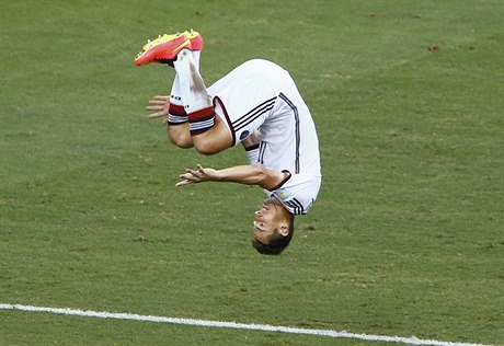 Miroslav Klose a jeho typická oslava vstelené branky.