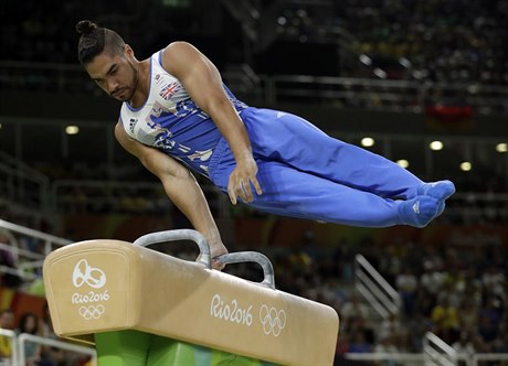 Britský gymnasta Louis Smith na koni.