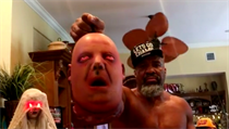 Shannon Briggs provokuje Lucase Browneho během Halloweenu. | na serveru Lidovky.cz | aktuální zprávy