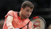 Grigor Dimitrov v souboji s Novakem Djokoviem.