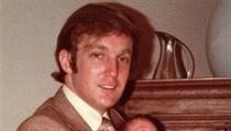 Trump na fotografii ze 70. let 20. stolet se synem Donaldem juniorem.