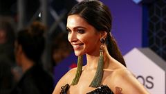 Deepika Padukone na pedávání cen MTV Europe Music Awards.