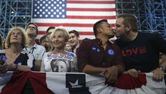 Podporovatelé Hillary Clintonové v demokratickém táboe.