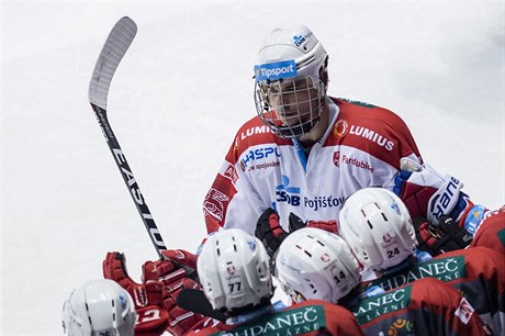 Petr Sýkora zajistil v prodlouení a navíc v oslabení Pardubicím výhru.