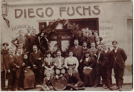 Továrna Diega Fuchse (uprosted spodní ady) zhruba v roce 1907.