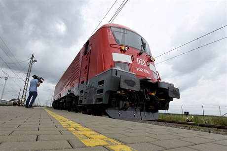 Lokomotiva zvaná Zátopek od kody Transportation na zkuebním okruhu ve Velimi....