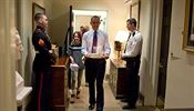 Prezident Obama jde popt k narozeninm jednomu ze zamstnanc Blho domu...