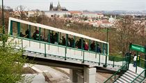 Lanová dráha na Petřín vyjíždí ze stanice Újezd, jede přes Nebozízek a končí na... | na serveru Lidovky.cz | aktuální zprávy