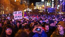 Lidé s budíky a transparenty se shromáždili na Václavském náměstí. | na serveru Lidovky.cz | aktuální zprávy