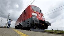 Lokomotiva zvaná Zátopek od Škody Transportation na zkušebním okruhu ve Velimi.... | na serveru Lidovky.cz | aktuální zprávy
